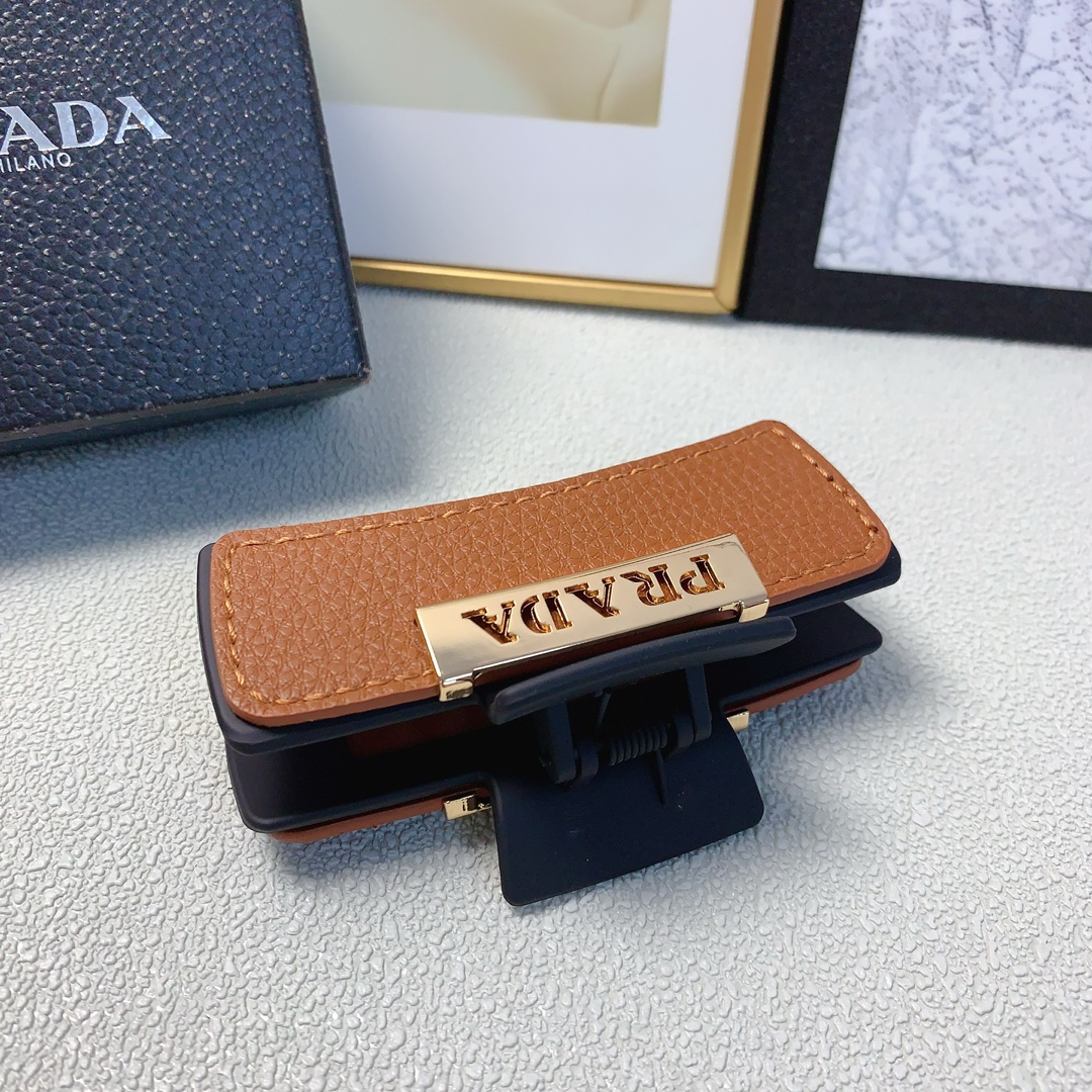 Prada Hair Grab Clip  (9)